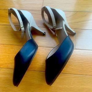 Bllack/Beige Hi-Heel Shoes. Never worn. Size 7.5  width medium . Brand Apt 9
